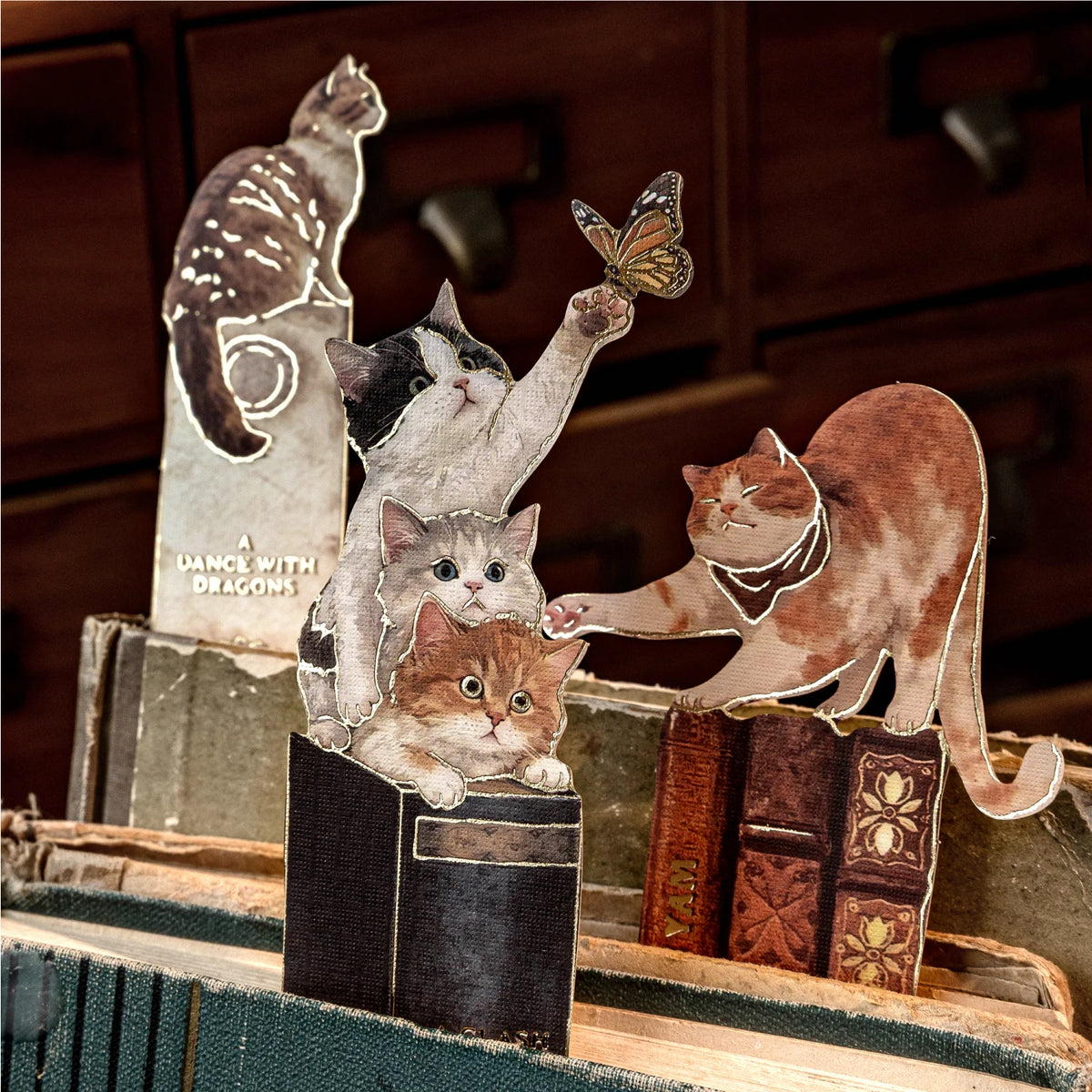 autocollants rétro marqueurs livre différents couleurs motifs chats papillons vintage