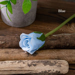 décoration intérieure bouquet roses artificielles blanc rose bleu violet classesiques feuilles verte mariage anniversaire