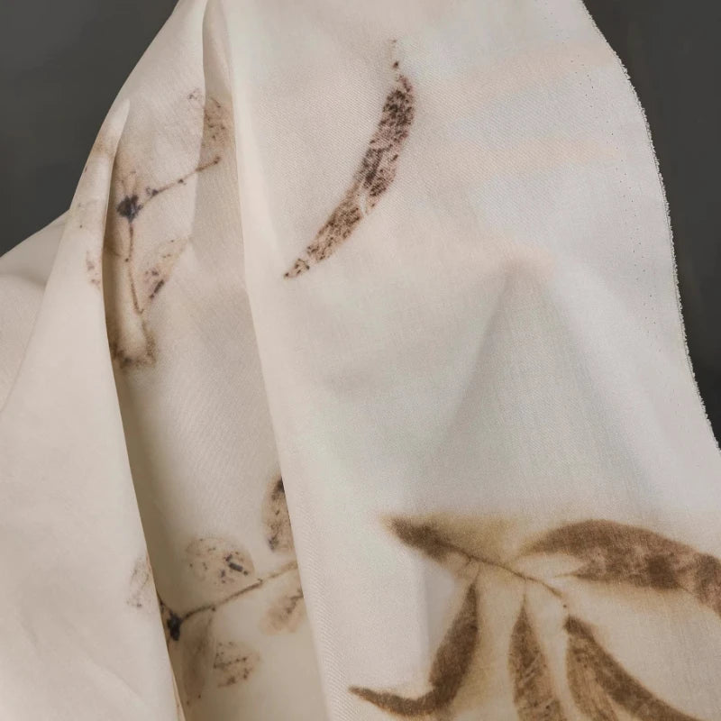 écharpe étoilée feuilles stylisées texture légèrement mate classique élégante polyester coton blanc marron clair