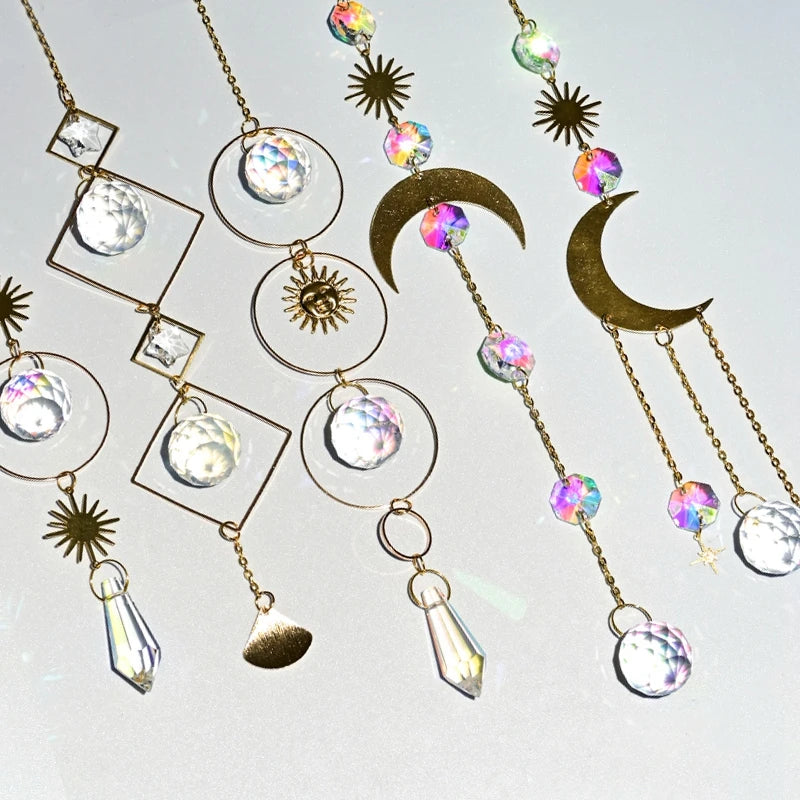 bijoux pendentifs cristal arc ciel boho chic or transparent vintage étoiles lunes motifs géométriques