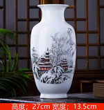 Vase décoratif en porcelaine blanche avec un motif de paysage enneigé japonais comprenant une pagode traditionnelle.