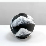 vase moderne abstract motif waves noir blanc orange decoration table minimaliste
