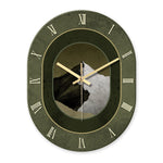horloge murale bois marron aiguilles noires numeros blancs texture grunge moderne fixations quartz