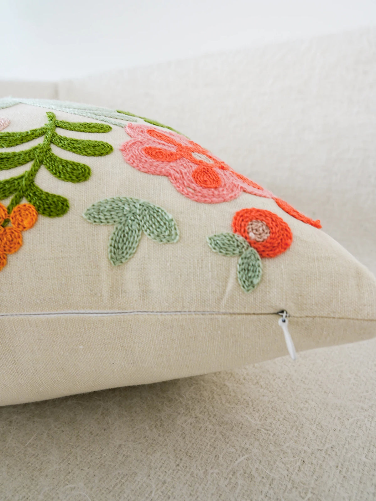 housse coussin brodé motif floral fleurs colorées polyester carré décoratif