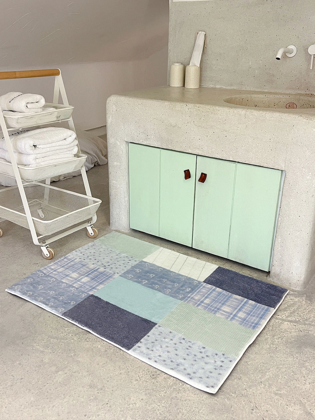 tapis moderne patchwork bleu gris motifs géométriques imperméable antidérapant intérieur extérieur voyage