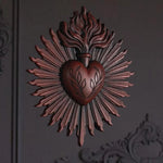 sculpture murale cœur relief feuilles bronze noir artisanal gothique décoration intérieure ornement religieux farmhouse