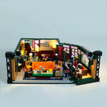 maquette lego détaillée adhésif lumineuse couleurs vives canapé bar étagères affiches