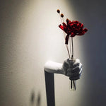 décoration murale moderne vase transparent main fleurs blanc rouge rose