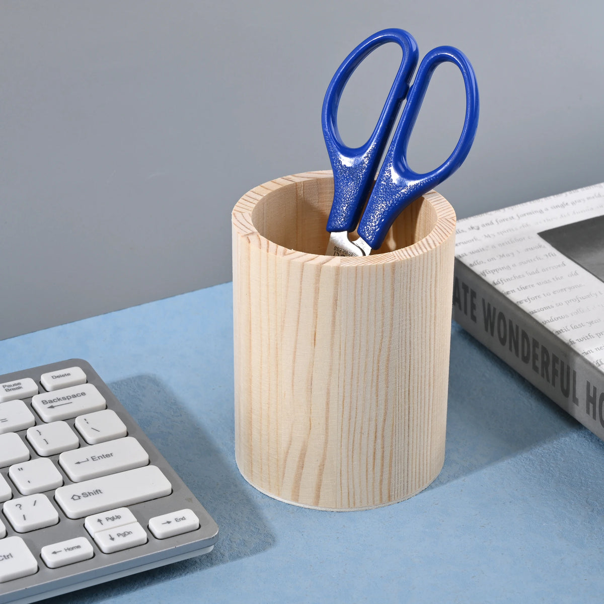 Pot à crayons gris foncé design scandinave