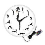 Horloge murale yoga salutation au soleil accrochée au mur salon