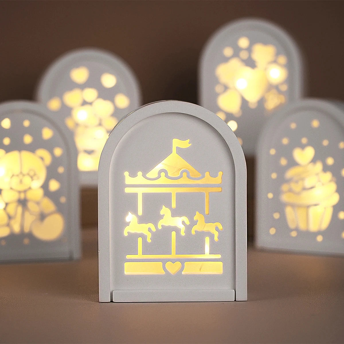 lampe décorative blanche coeurs ours cupcake carrousel moderne silicone motifs opaques