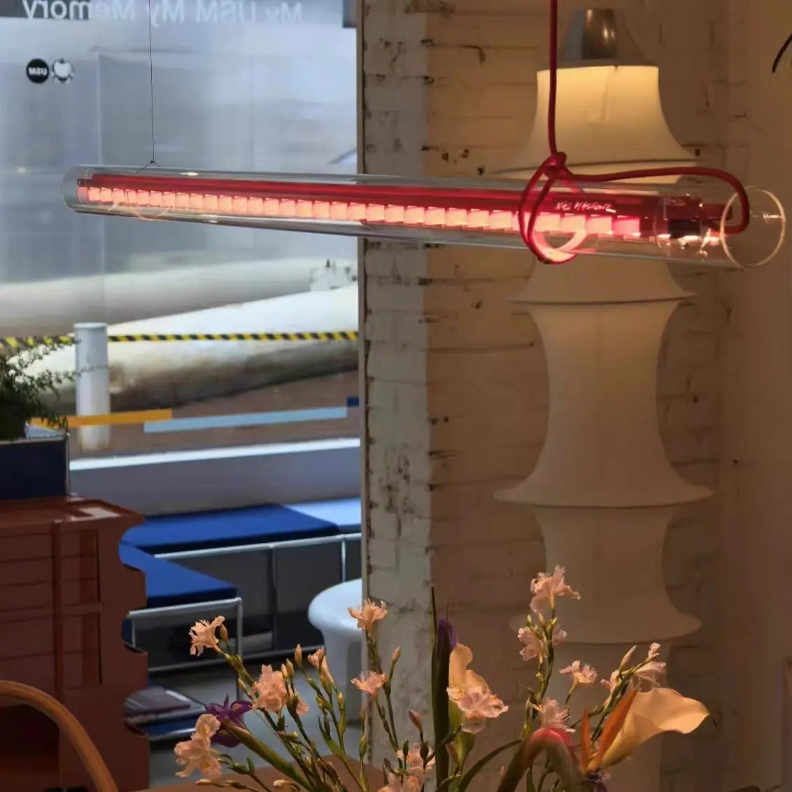 lampe led suspendue rouge transparent ligne droite moderne câble minimaliste chambre salon étude