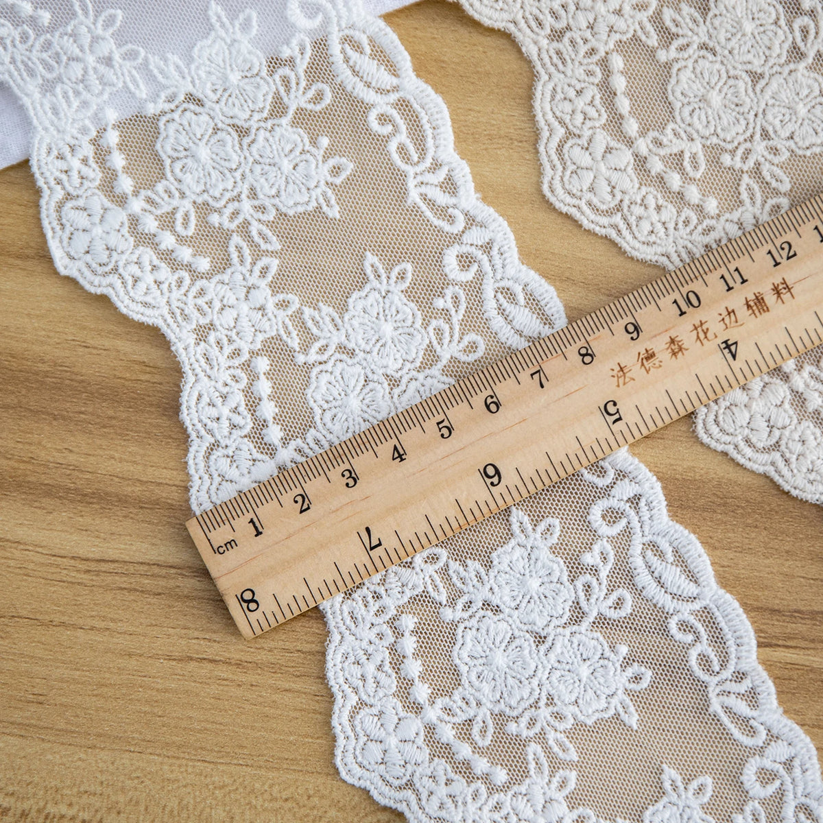 ruban dentelle fleurs blanc mariage classique accessoire couture decoration robe franges