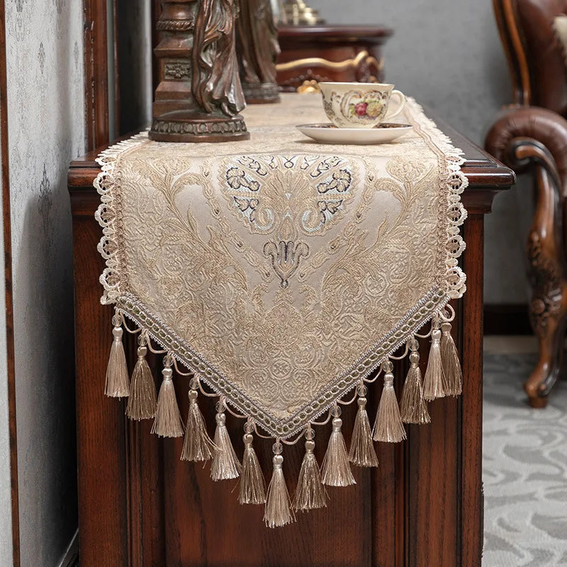nappe table beige marron bleu motif floral géométrique bordure dentelle franges décoratives élégante salon