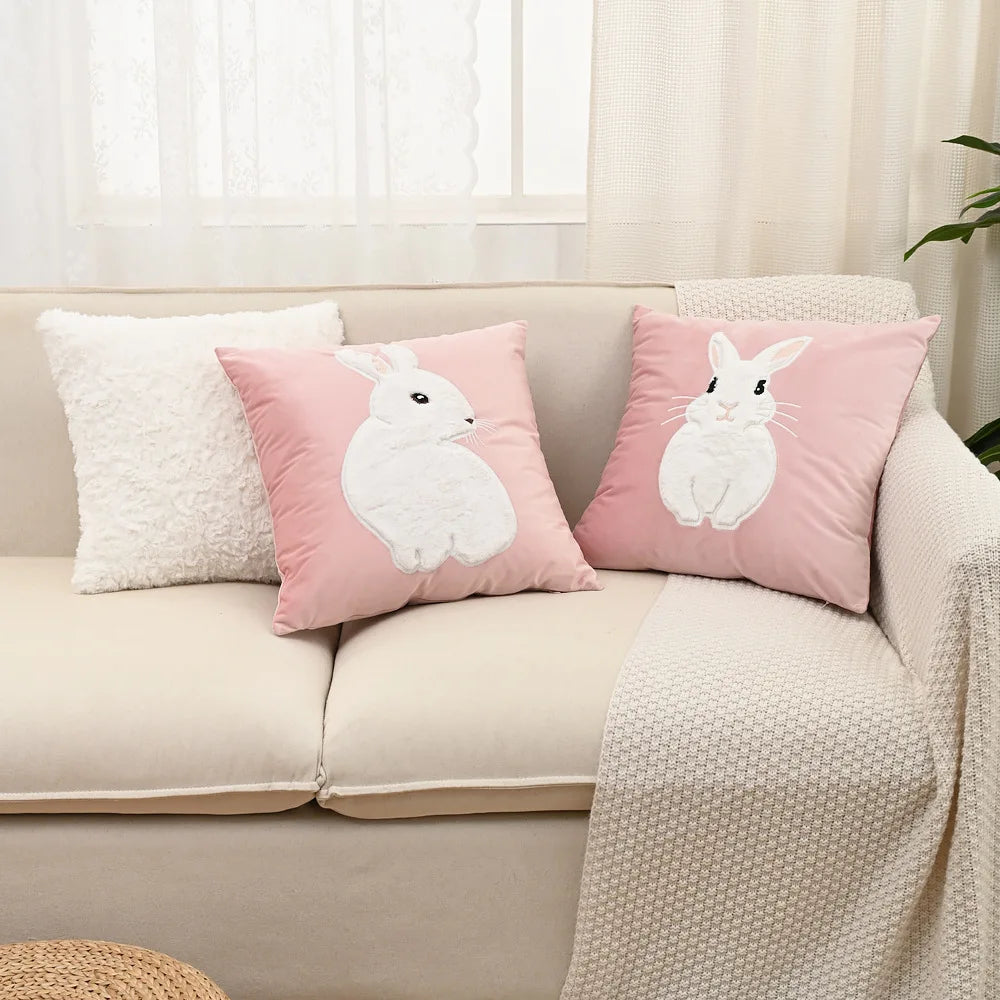 coussins brodés motif lapin cœur peluche rose clair blanc doux décoration maison