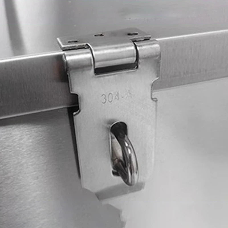 Intérieur de la boîte à outils avec compartiments organisés