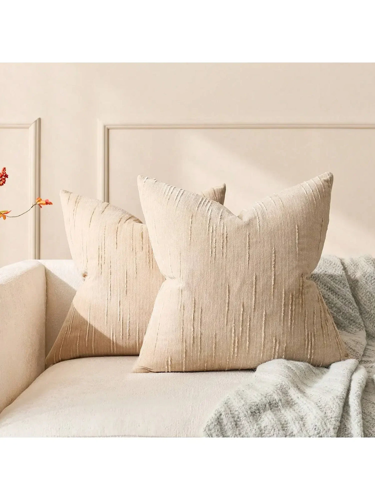 coussin decoratif moderne minimaliste 45x45cm texture striee couleur beige jaune blanc cassé