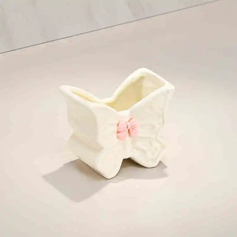 rangement mural papillon rose blanche brosses dents pinceaux maquillage deco girly fantaisiste