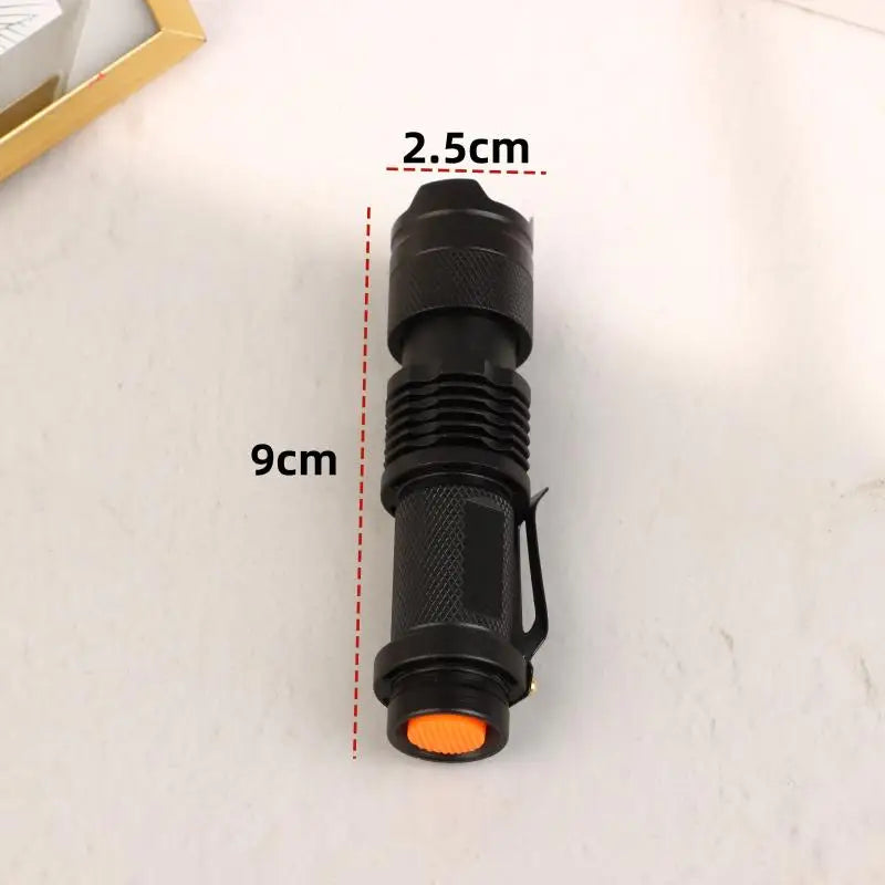 lampe torche noire anti dérapante moderne clip certifiée