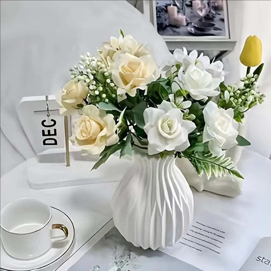 vase moderne blanc opaque rayures verticales décoration intérieure élégant durable polyvalent fleurs plantes