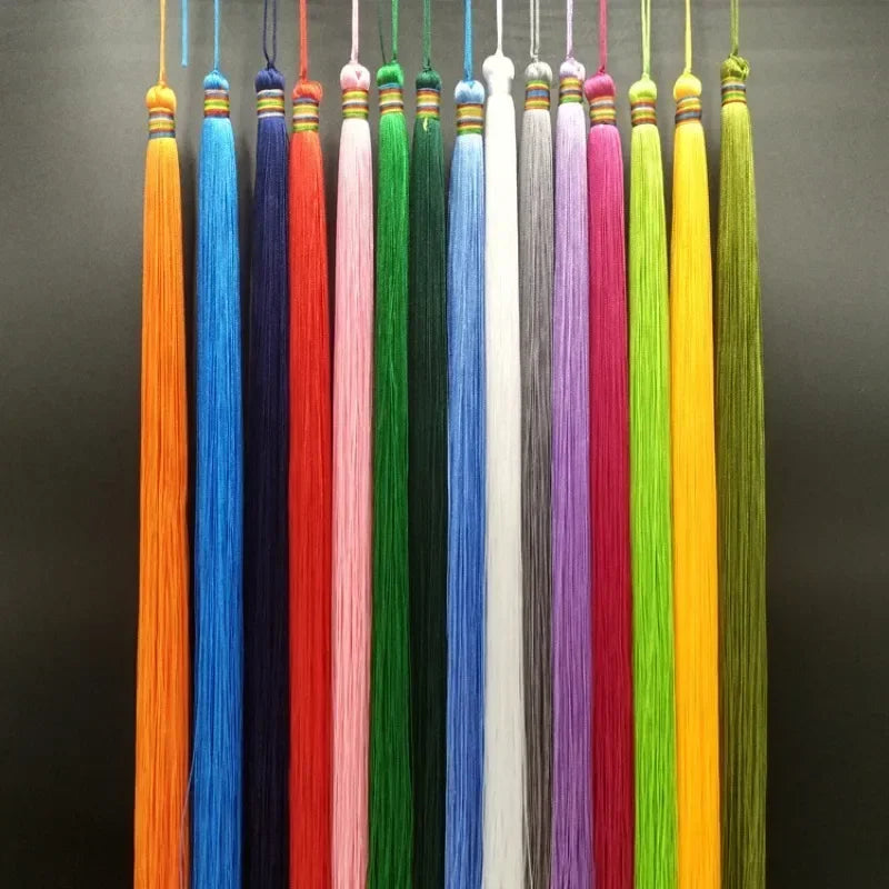pompons décoratifs couleur bleue rouge verte gris blanc rose jaunes violets noirs polyester décor