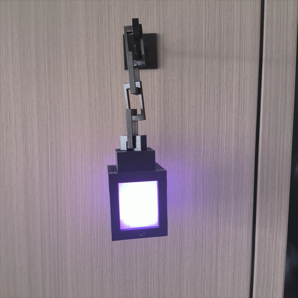 lampe murale décorative moderne led rechargeable télécommande couleurs variées cubique angularité