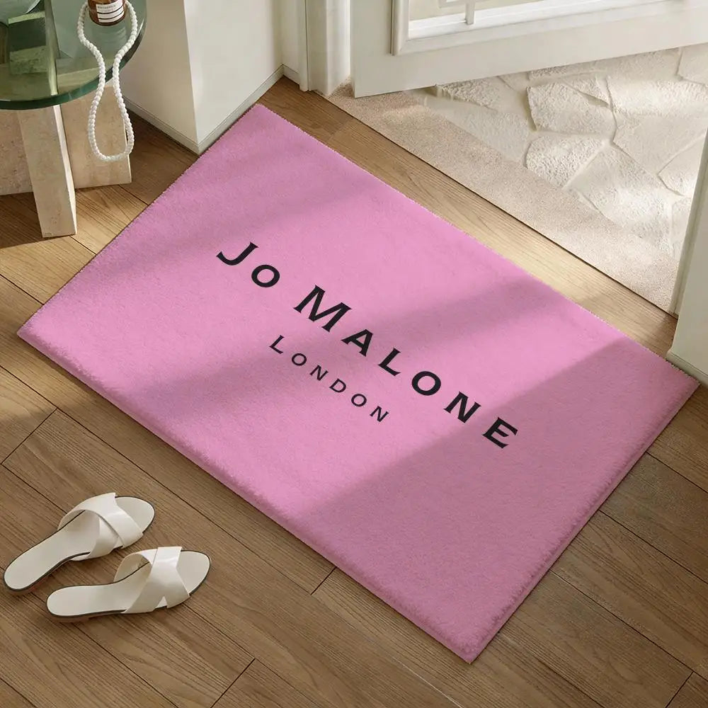 tapis moderne logo jo malone londres beige clair noir bordure diagonale résistant décoloration polyester