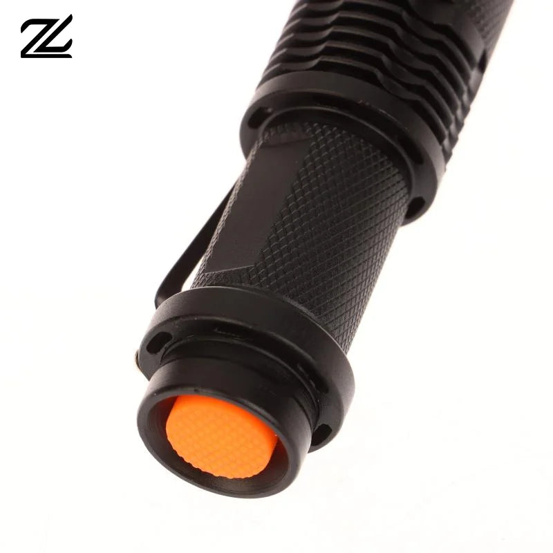 lampe torche noire anti dérapante moderne clip certifiée