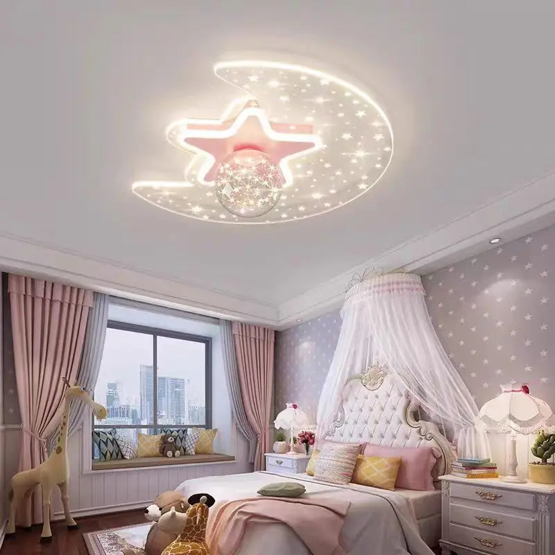 Lampe plafond étoiles LED allumée dans une chambre d'enfant