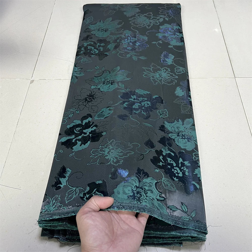 tissu gaze brodée résistance abrasion noir rouge doré bleu violet fleurs feuilles brillant tenue