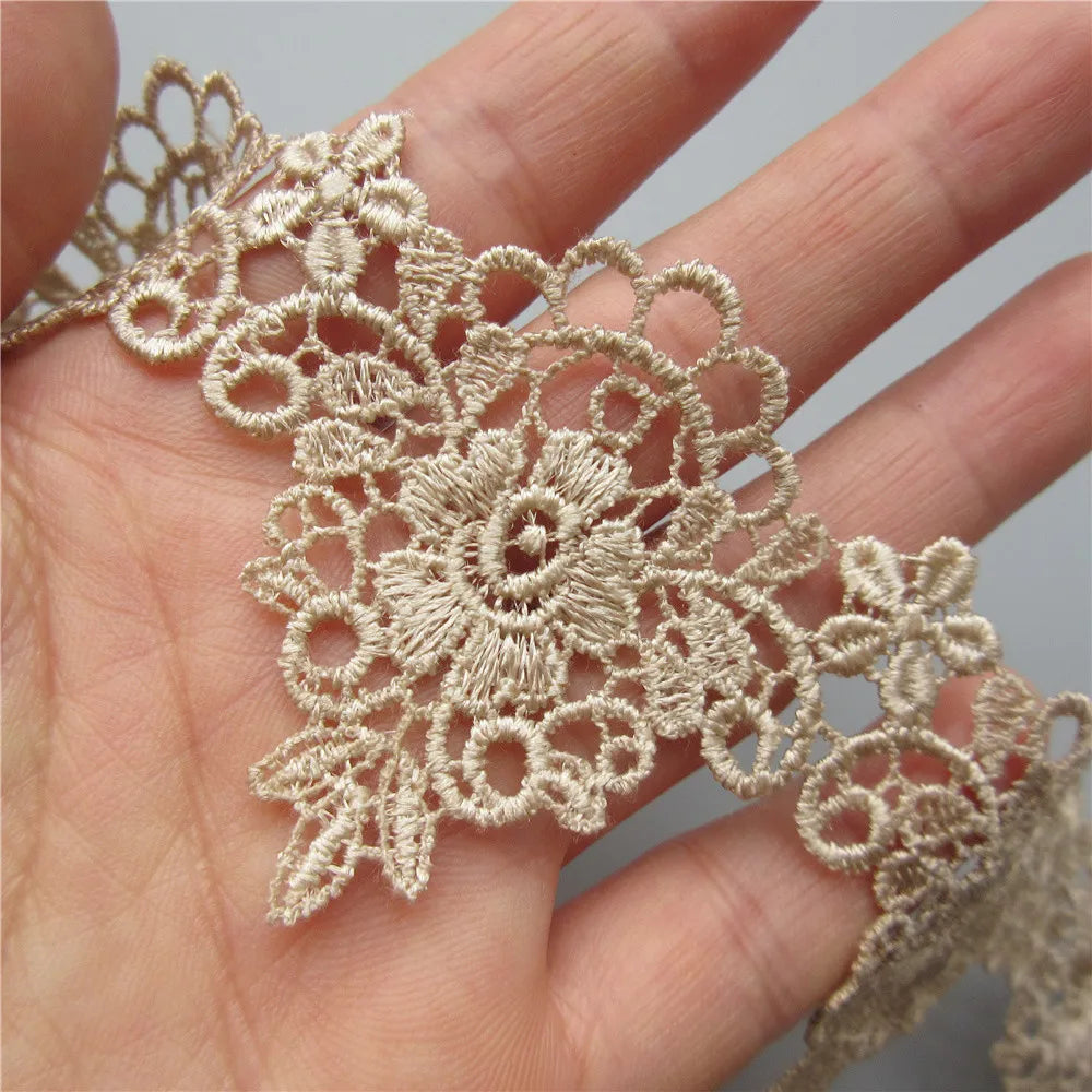 dentelle brodée polyester fleurs motif floral complexe mariage blanc rose beige