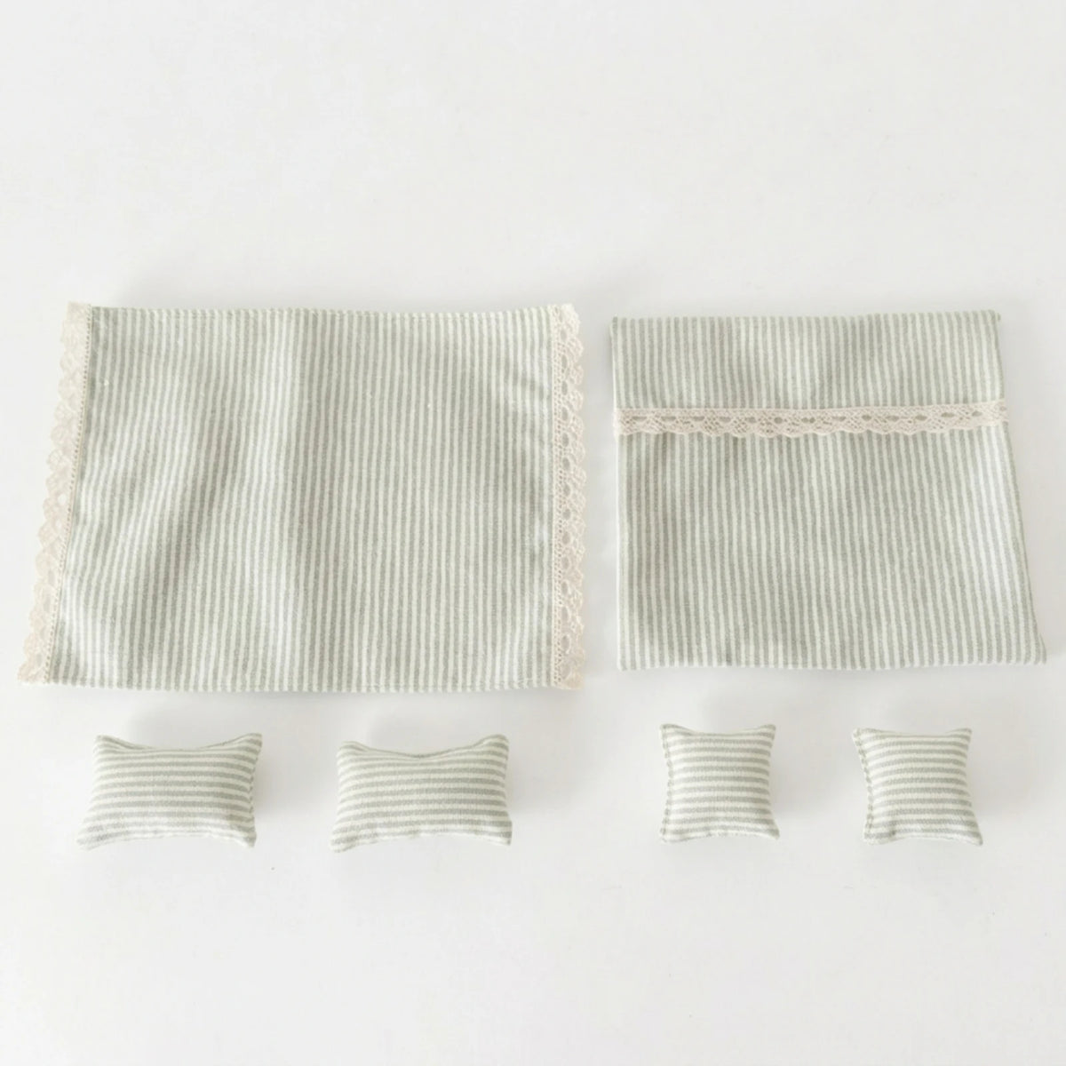 Literie maison poupée lit couverture taies oreiller jaune vert rayé dentelle pois rustique
