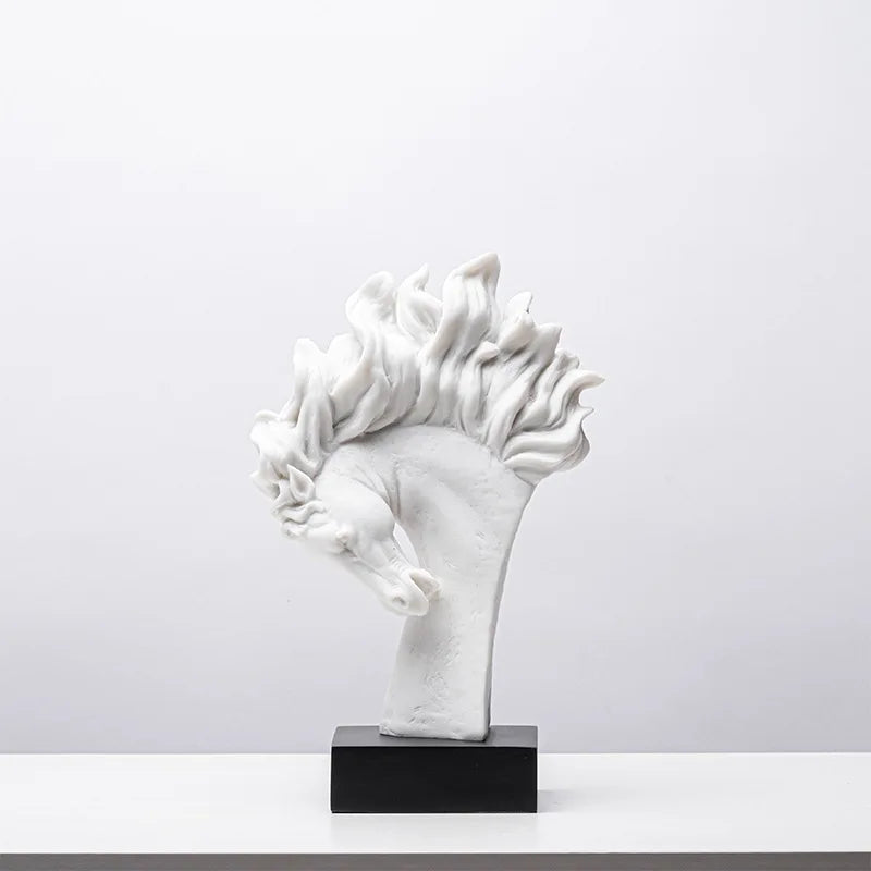 statuette cheval stylisé crinière ondulée moderne transparente doré blanc base carrée noire décoration maison