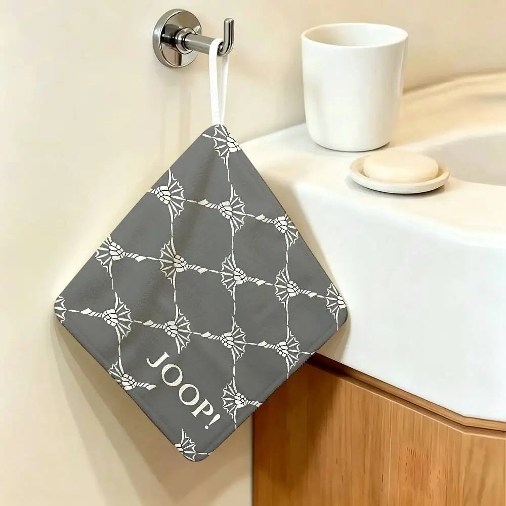 serviette toilette gris motif géométrique moderne crochets salle bain cuisine