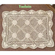 napperon crochet floral rectangulaire blanc cassé motifs géométriques bordures ondulées vintage rustic