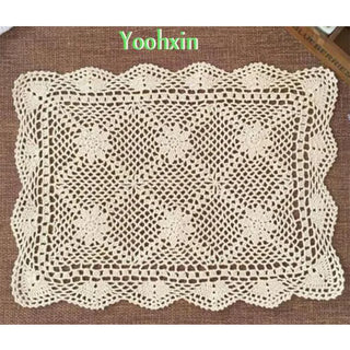 napperon crochet floral rectangulaire blanc cassé motifs géométriques bordures ondulées vintage rustic
