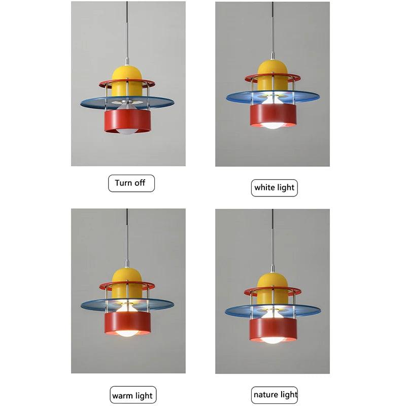 Lampe suspendue Memphis dans un salon moderne