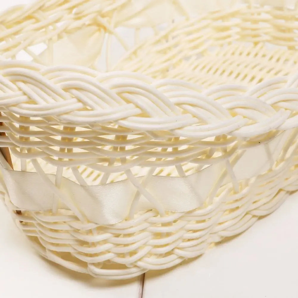 paniers tressés imitation rotin ornements dentelle rubans mariage rustique beige clair empilables utilisation multiple