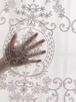 rideaux blancs motifs floraux brodés translucides élégant texture douce