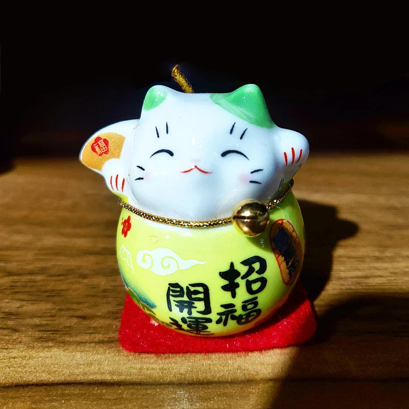 dolls japonaises traditionnelles artisanales couleurs vives yeux sourire symboles chinois ornement maison