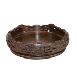 support circulaire bois sculpté artisanal traditionnel marron foncé détails complexes vase plantes décoration maison
