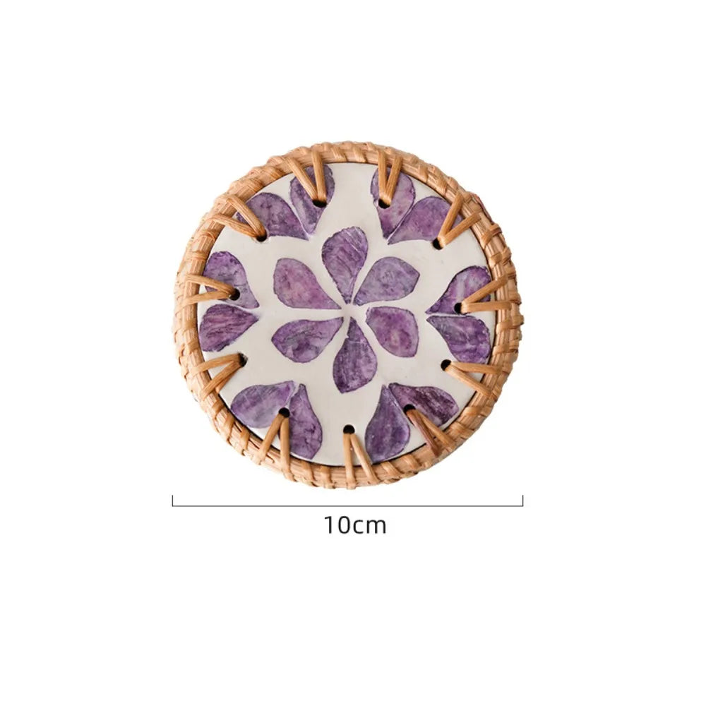 tapis tasse bohème motifs floraux assiettes décoratives cercles colorés bord marron tresse artisanal table