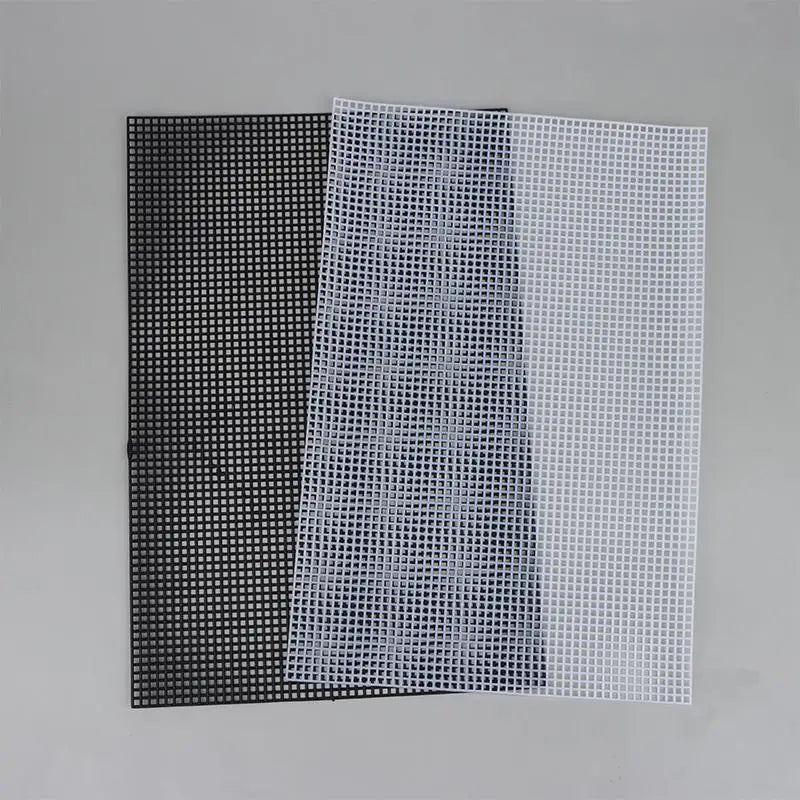 grille perforée moderne noir blanc plastique travaux manuels couture broderie tissage