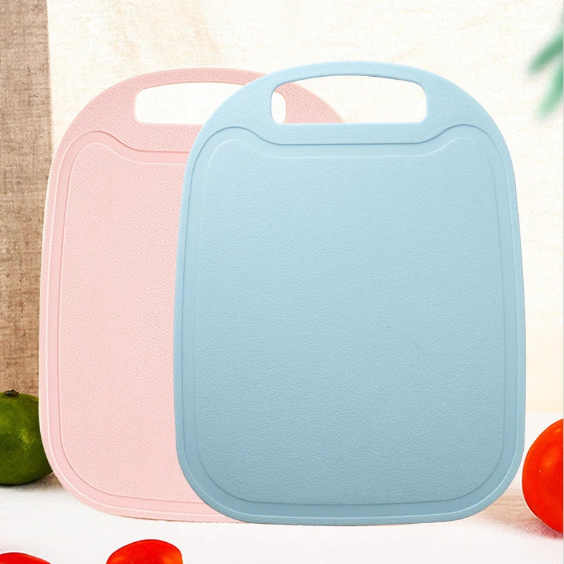 planches découper plastique bleu rose simili cuir moderne antidérapante poignée intégrée couteau respectueux environnement