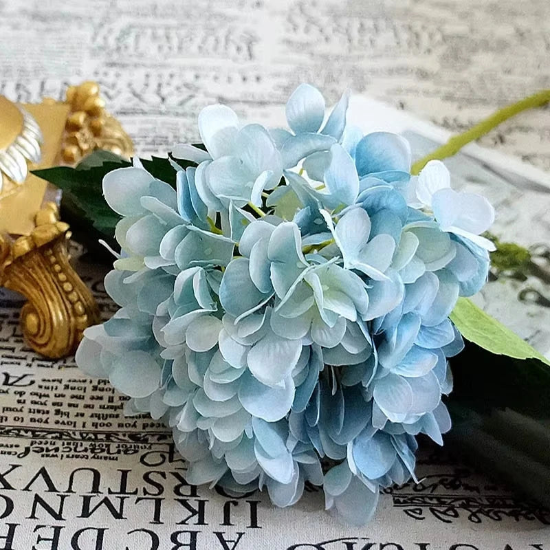 bouquet artificiel hortensias soie bleu blanc vert mariage décoration intérieure moderne minimaliste
