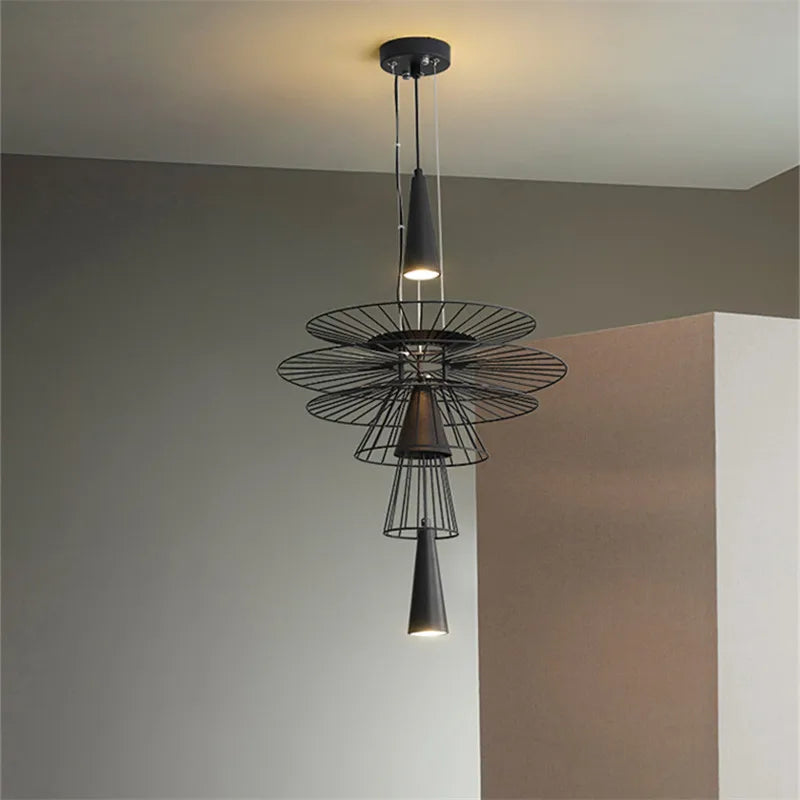 suspension lumineuse or noir contemporain minimaliste ampoule led intégrée fixation câbles métal superposé