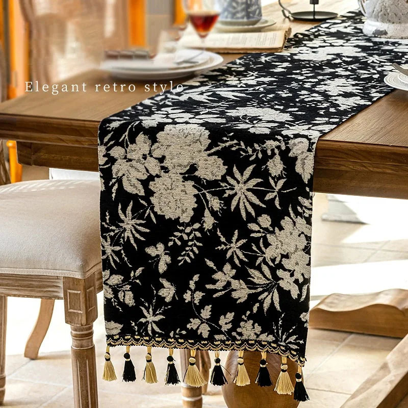 chemin table bleu marine blanc motif fleurs tissé franges classique rustique maison