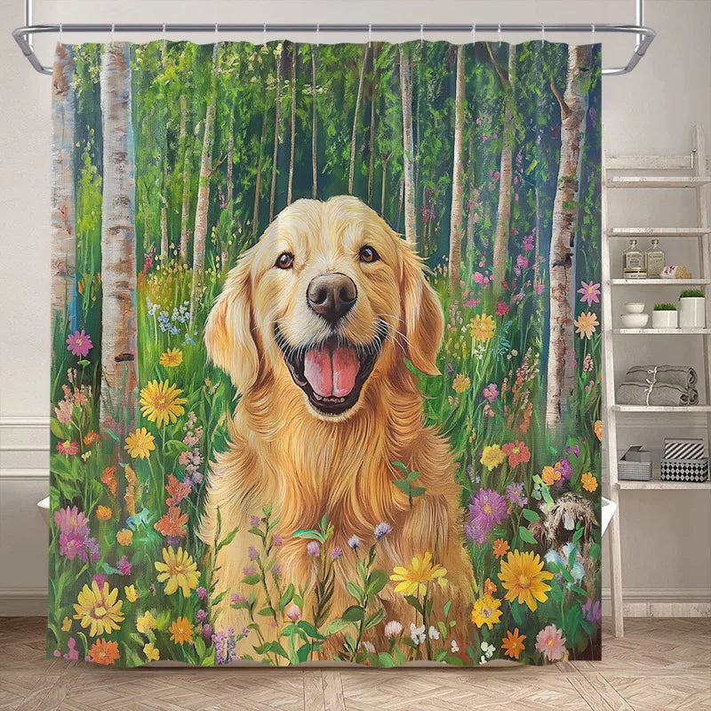 Rideau de douche représentant un Golden Retriever souriant, placé au milieu d’une forêt lumineuse et de fleurs multicolores. 