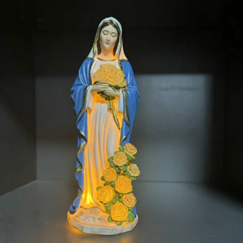 statue vierge marie roses bleu blanc jardin decoration religieuse fleurs classique lumiereextérieur prière