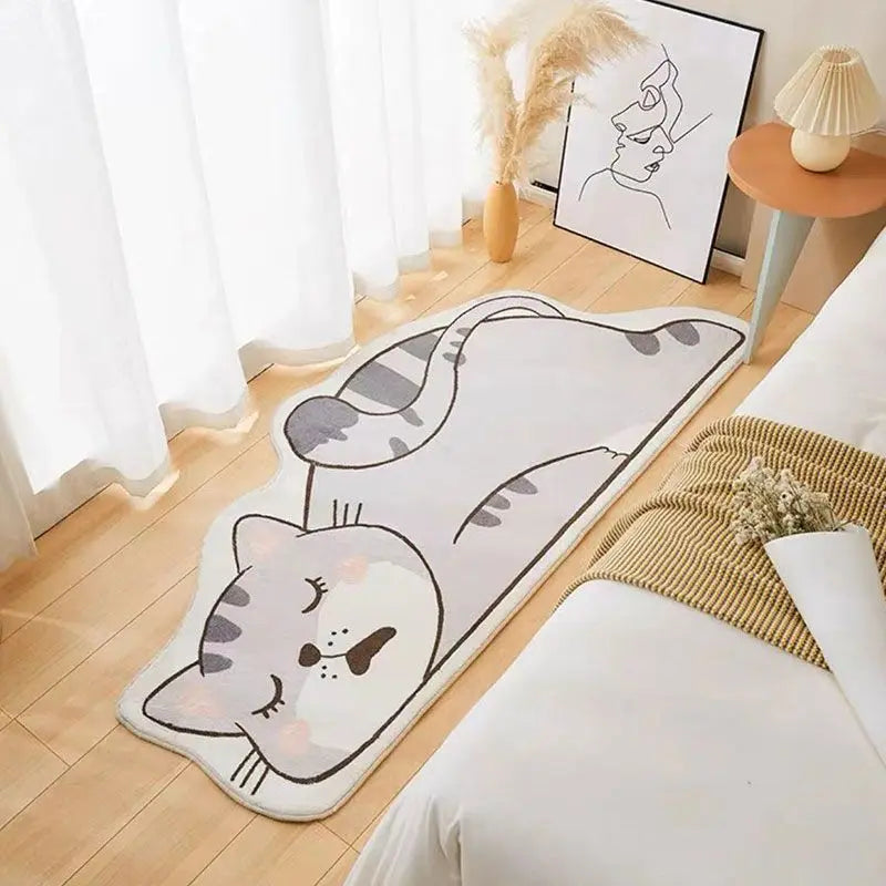 Tapis de sol gris clair en forme de chaton stylisé, avec un design moderne et minimaliste, décorant un intérieur lumineux et épuré.
